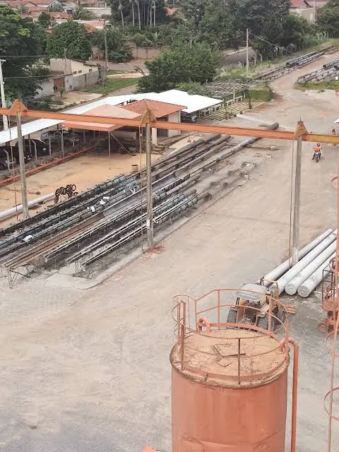 Fábrica e postes de concreto